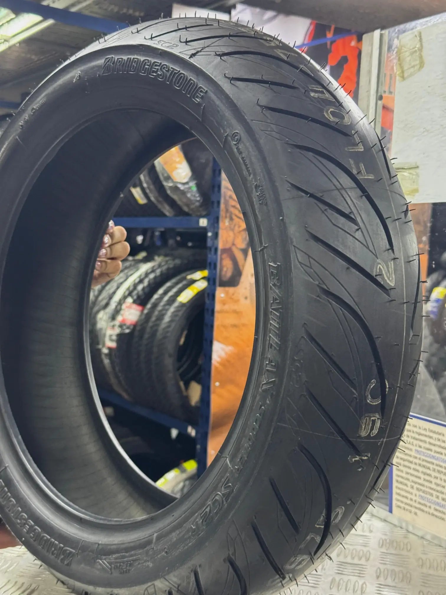 Llanta BRIDGESTONE 160 60r-battlax 15 sc2r