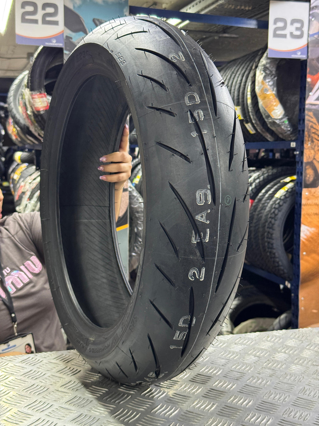 Llanta BRIDGESTONE 160 60zr‑battlax 17 strasera 23