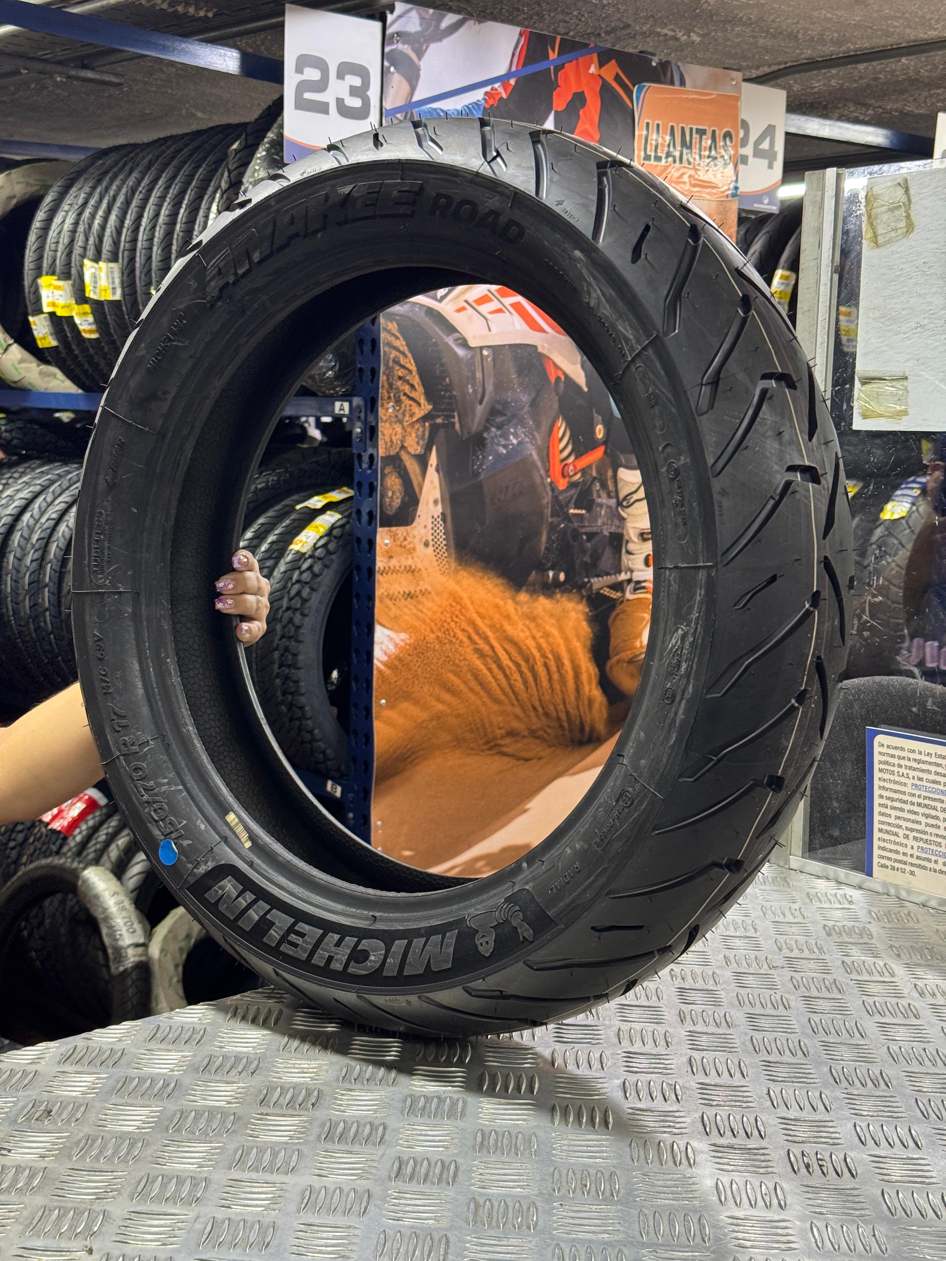 Llanta MICHELIN 150 70r-anakee 17 road sellomatic trasera