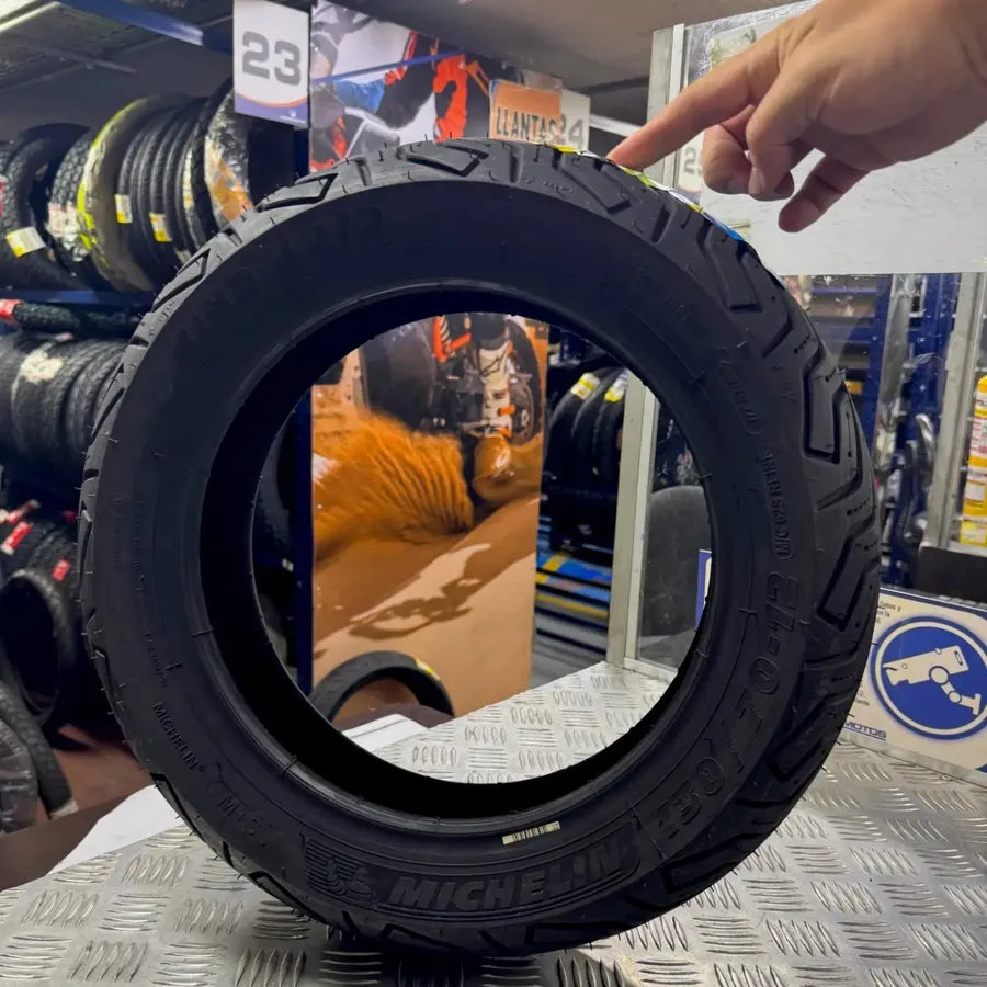 Llanta MICHELIN 130 70-city 12 grip trasera 2